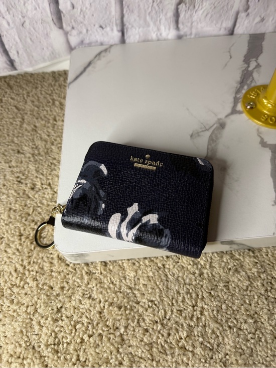 kate spade Handbags - Pre-loved | Kate Spade Navg Floral Zip Card Wallet